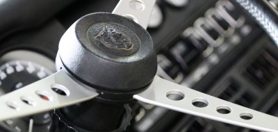 Jaguar E-Type 1972 steering wheel closeup view