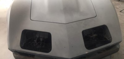 سيارة مشروع ترميم - شيفروليه كورفت ١٩٧٤ - خلال الترميم